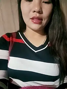 Snapshot of -Lanaa- chatting on November 12, 2025, 5:57 pm -Lanaa- online show from November 12, 2025, 5:57 pm