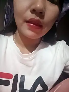 Snapshot of -Lanaa- chatting on November 19, 2025, 6:19 pm -Lanaa- online show from November 19, 2025, 6:19 pm