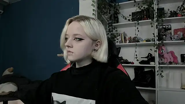 Holy Mistress S online show from November 15, 2025, 9:17 am