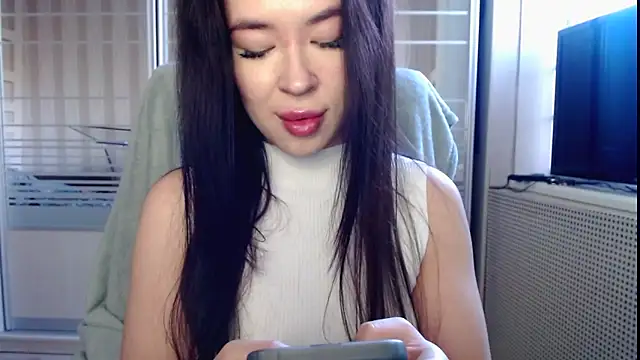 Snapshot of Laura_miss chatting on November 4, 2025, 11:09 am Laura miss online show from November 4, 2025, 11:09 am