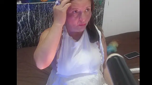 Debora Cienfuegos25 online show from November 26, 2025, 1:06 am