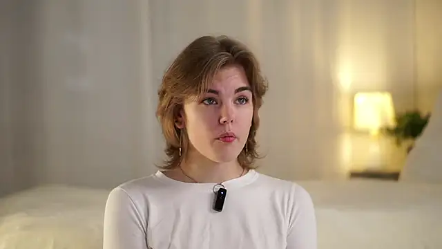 MelodyBaur online show from November 27, 2025, 11:34 am