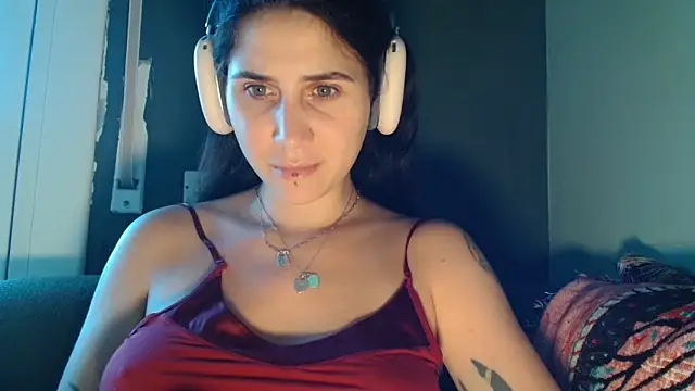 urgodscarlett online show from October 21, 2025, 3:46 pm