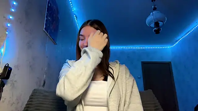 Beauty miIa online show from November 3, 2025, 9:16 pm