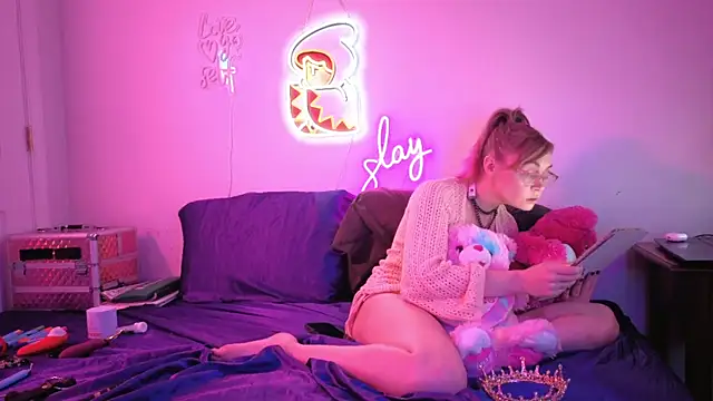 daddysprincess731 online show from April 12, 2026, 3:11 am