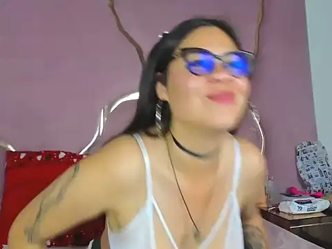 Gianna Johnson online show from November 4, 2025, 3:27 am