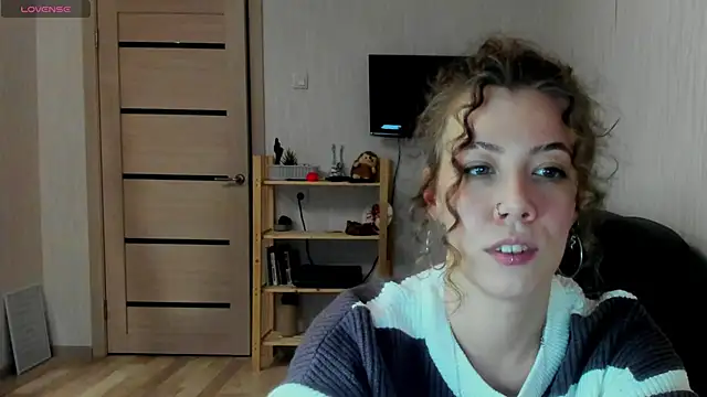 Snapshot of twinkle_rosie chatting on January 10, 2026, 6:42 pm twinkle rosie online show from January 10, 2026, 6:42 pm