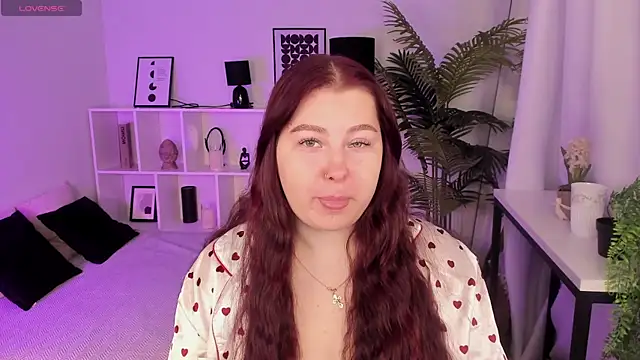 EffyBlush online show from December 3, 2025, 1:31 pm