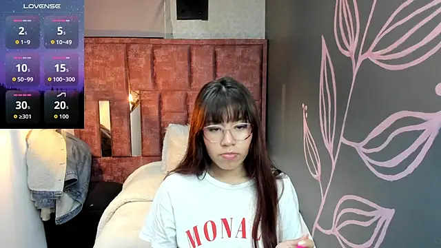 Chloe  Brooks  online show from October 22, 2025, 8:41 pm