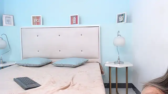 SusanWilliams  online show from November 25, 2025, 11:10 am