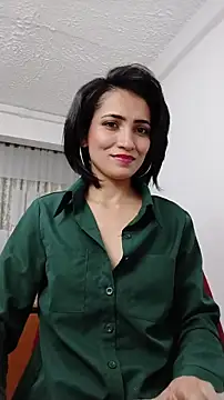 chloehanna online show from November 5, 2025, 4:18 pm