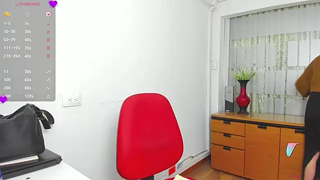 chloehanna online show from November 18, 2025, 6:01 pm