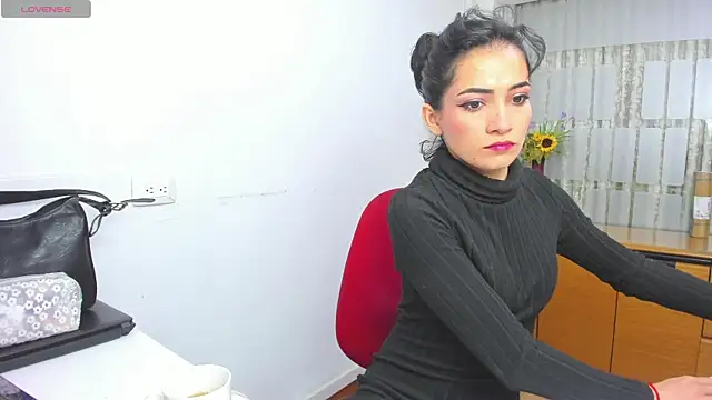 chloehanna online show from December 21, 2025, 1:51 pm