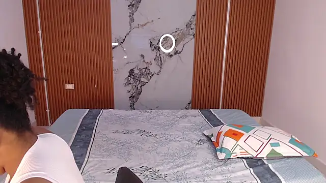 rosselyn  online show from November 28, 2025, 1:03 pm