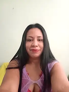 Snapshot of LeilaTaylor chatting on December 15, 2025, 2:21 pm LeilaTaylor online show from December 15, 2025, 2:21 pm