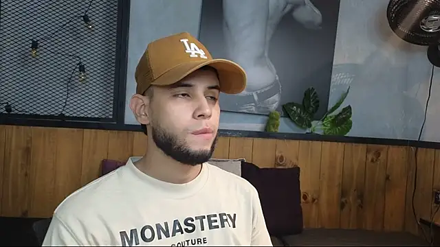 Maxcole 07 online show from December 3, 2025, 8:51 pm