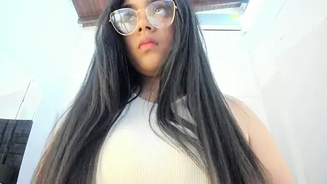 EmmadaSilva online show from March 19, 2026, 4:22 pm