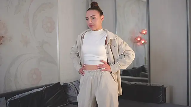 Snapshot of LushEmpire chatting on October 22, 2025, 9:31 am LushEmpire online show from October 22, 2025, 9:31 am