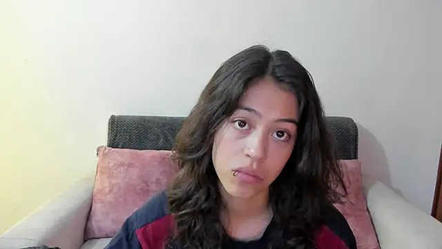 emily jonessxx online show from November 28, 2025, 7:38 pm