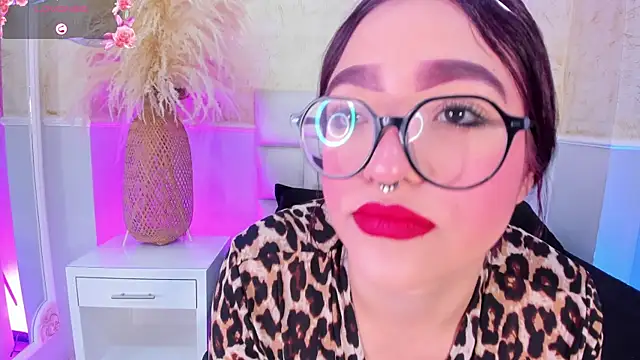 AlmaLopez  online show from December 13, 2025, 7:53 pm