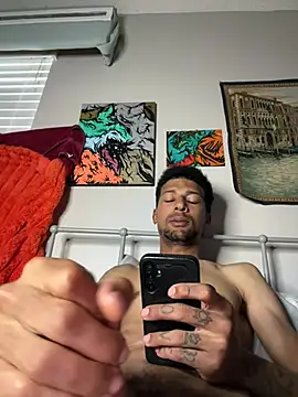 Snapshot of BigPrettyDick777 chatting on April 22, 2026, 9:05 pm BigPrettyDick777 online show from April 22, 2026, 9:05 pm