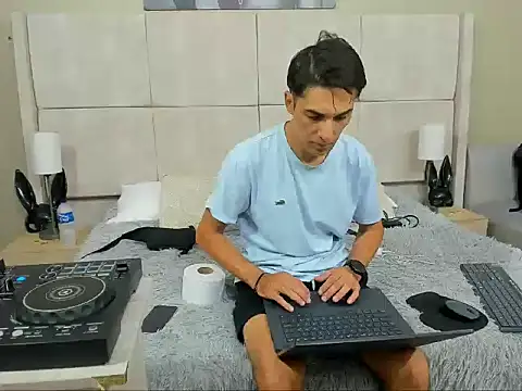 jupiter 333 online show from December 1, 2025, 5:18 pm