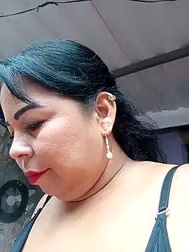 Snapshot of mother2-divorced chatting on March 18, 2026, 1:36 pm mother2-divorced online show from March 18, 2026, 1:36 pm