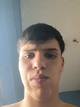 Snapshot of lucaaa_01 chatting on October 23, 2025, 7:34 pm lucaaa 01 online show from October 23, 2025, 7:34 pm