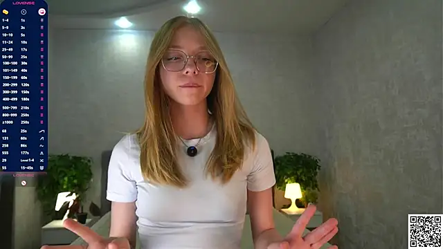 BarbaraViggiani online show from December 15, 2025, 6:34 pm