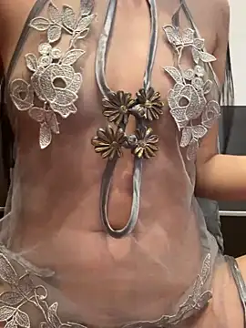 Snapshot of Emily-y chatting on November 18, 2025, 12:53 pm Emily-y online show from November 18, 2025, 12:53 pm