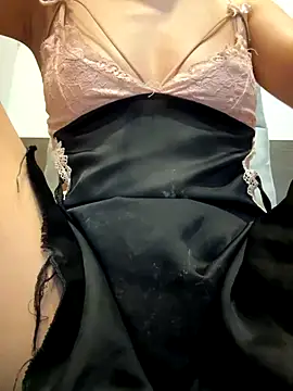 Snapshot of Emily-y chatting on November 19, 2025, 1:11 pm Emily-y online show from November 19, 2025, 1:11 pm