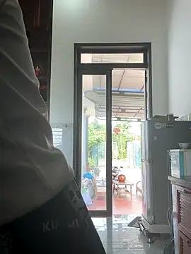 Snapshot of Emily-y chatting on December 1, 2025, 4:17 am Emily-y online show from December 1, 2025, 4:17 am