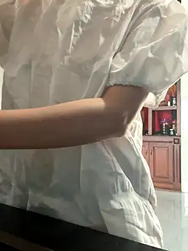 Snapshot of Emily-y chatting on December 4, 2025, 3:27 am Emily-y online show from December 4, 2025, 3:27 am