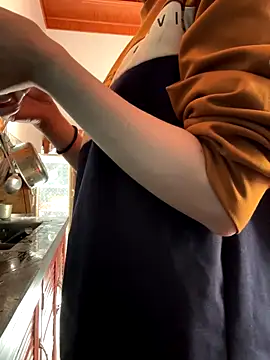 Snapshot of Emily-y chatting on December 5, 2025, 3:37 am Emily-y online show from December 5, 2025, 3:37 am