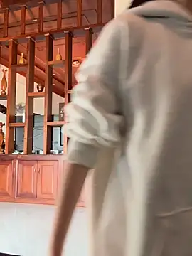 Snapshot of Emily-y chatting on December 14, 2025, 3:23 am Emily-y online show from December 14, 2025, 3:23 am