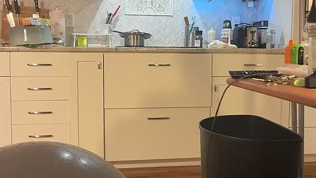 Snapshot of andrenoma427 chatting on November 25, 2025, 4:12 am andrenoma427 online show from November 25, 2025, 4:12 am