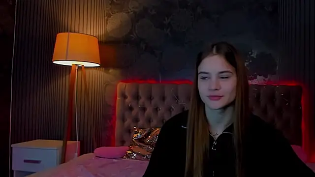 Snapshot of LuisaClover chatting on November 29, 2025, 1:47 pm LuisaClover online show from November 29, 2025, 1:47 pm