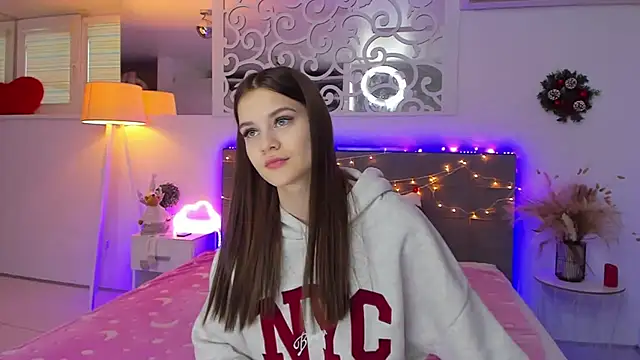 Snapshot of LuisaClover chatting on December 14, 2025, 1:16 pm LuisaClover online show from December 14, 2025, 1:16 pm