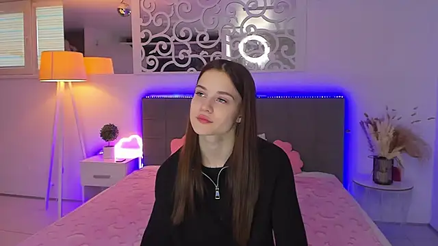 Snapshot of LuisaClover chatting on January 7, 2026, 1:13 pm LuisaClover online show from January 7, 2026, 1:13 pm