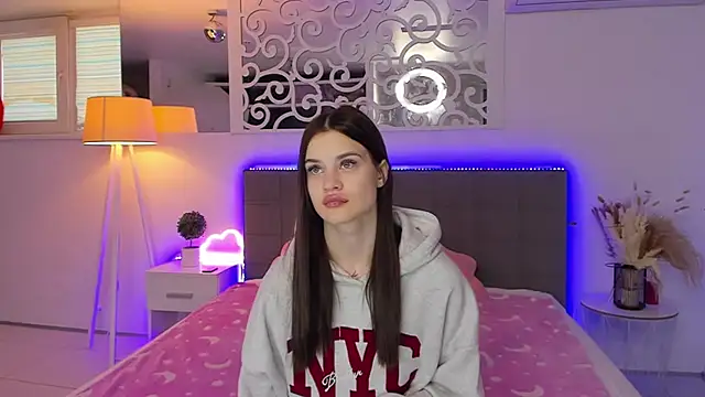 Snapshot of LuisaClover chatting on January 11, 2026, 1:05 pm LuisaClover online show from January 11, 2026, 1:05 pm