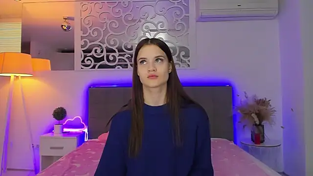 Snapshot of LuisaClover chatting on February 15, 2026, 1:20 pm LuisaClover online show from February 15, 2026, 1:20 pm