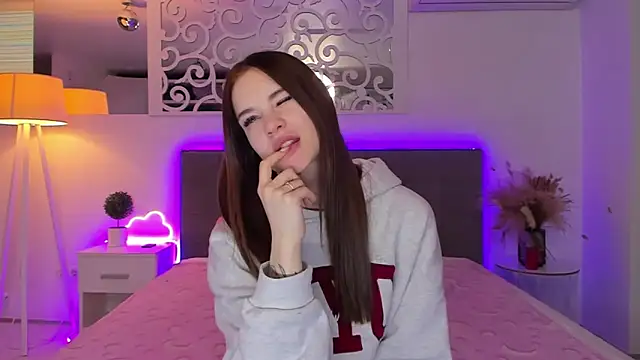 Snapshot of LuisaClover chatting on February 20, 2026, 1:22 pm LuisaClover online show from February 20, 2026, 1:22 pm