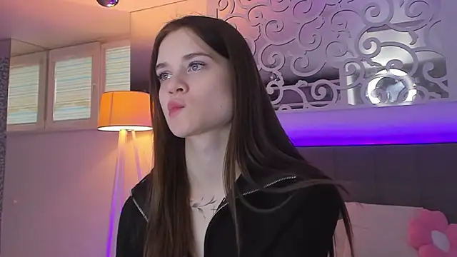 Snapshot of LuisaClover chatting on February 26, 2026, 1:21 pm LuisaClover online show from February 26, 2026, 1:21 pm