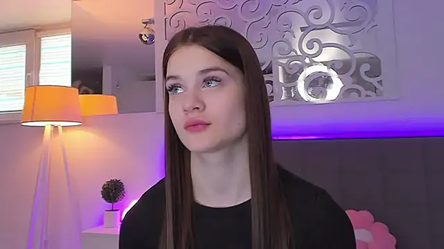 LuisaClover online show from March 7, 2026, 1:41 pm