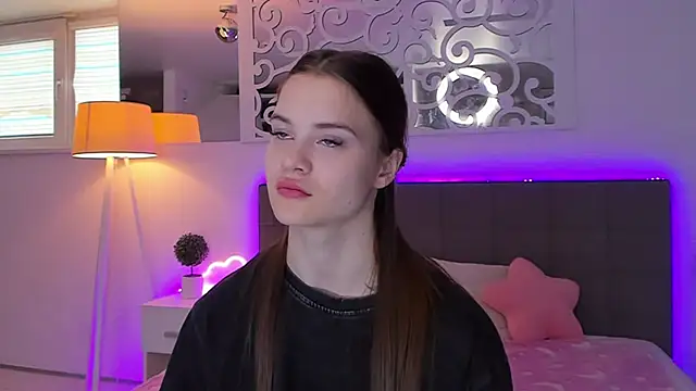 LuisaClover online show from March 20, 2026, 1:38 pm