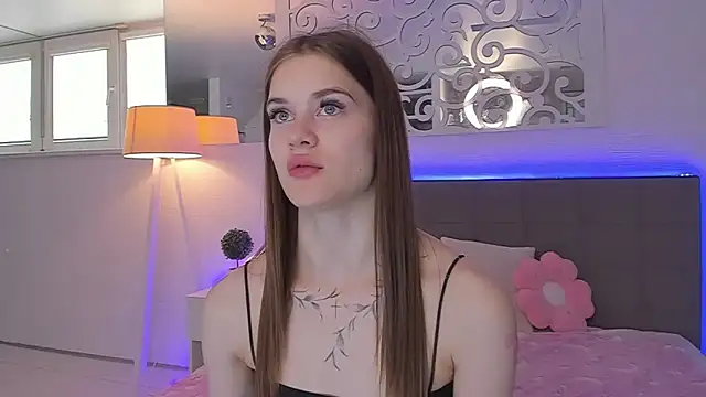 LuisaClover online show from May 15, 2026, 12:23 pm