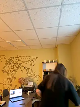 DollyRoma online show from November 17, 2025, 9:59 am