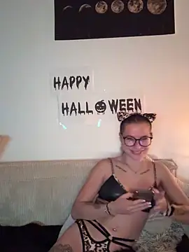 AlyssaSchwarz online show from October 31, 2025, 6:42 pm