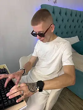 Snapshot of Cristian__Dior chatting on August 8, 2026, 9:00 am Cristian Dior online show from August 8, 2026, 9:00 am