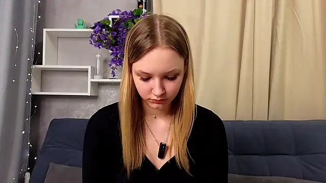 Snapshot of ElissaGlod chatting on February 24, 2026, 1:09 pm ElissaGlod online show from February 24, 2026, 1:09 pm